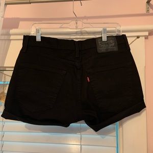 Black Levi shorts. W31 L32 502